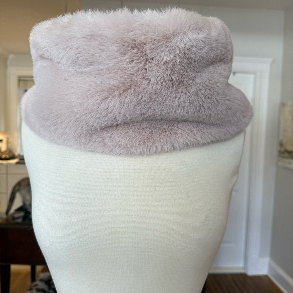 NWT Aspen Blush Pink Faux Fur Neck Warmer - One Size -SO SOFT!